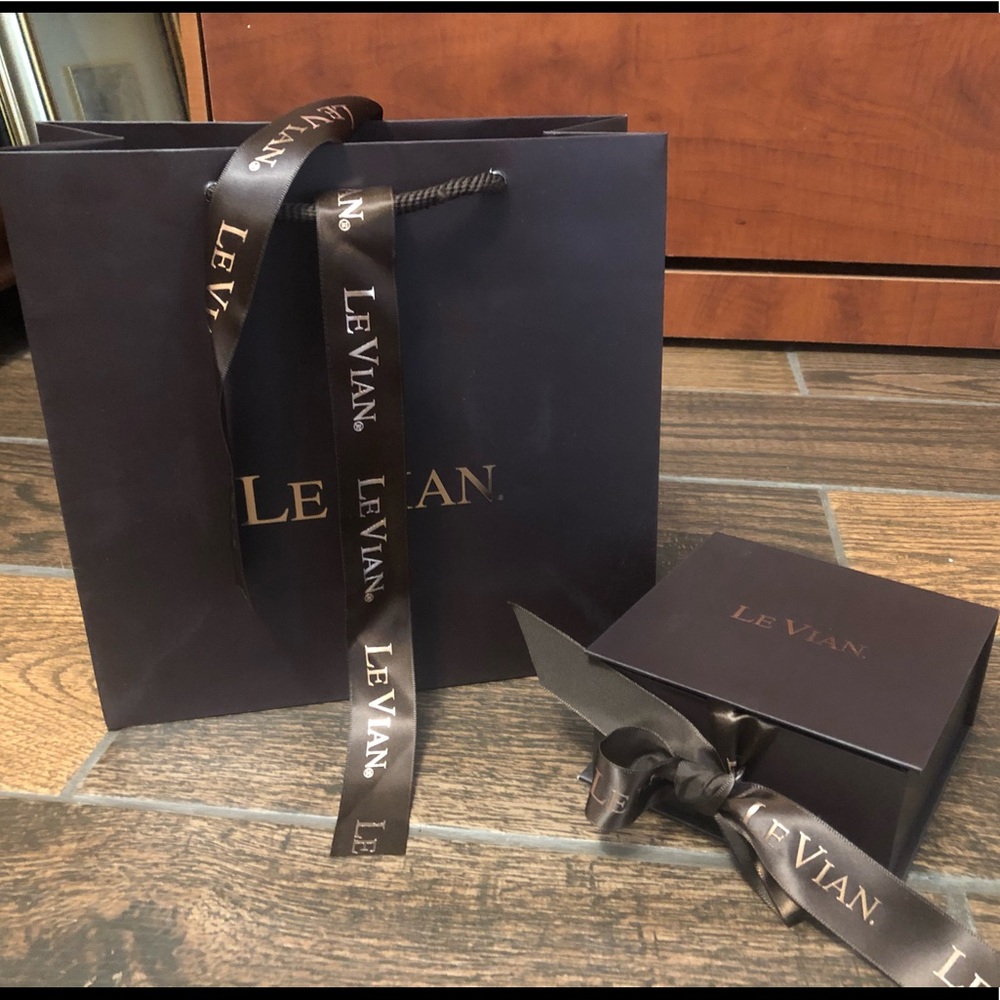 LeVian jewelry presentation box & LeVian gift bag